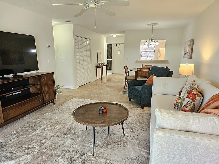 764 Avenida Estancia #206-B — Photo 17