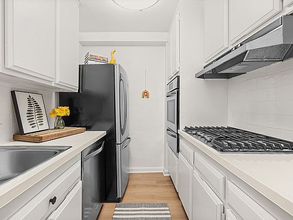 4th image of 7 E 14th St APT 620