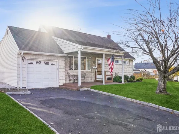 3 Shadowlawn Dr, Colonia, NJ 07067