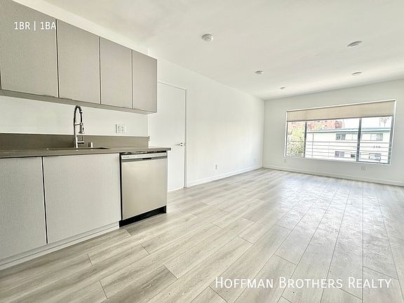 3rd image of 316 S Mariposa Ave #14