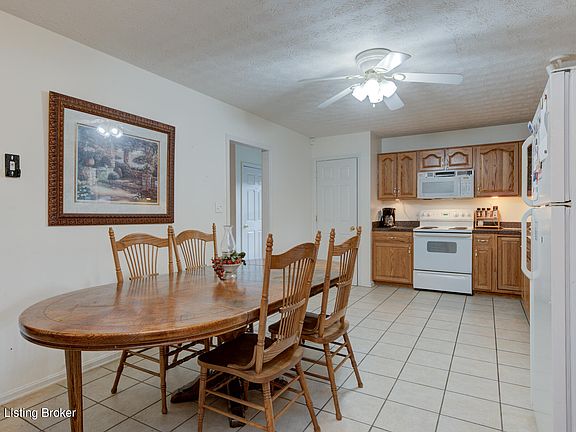 3rd image of 1919 Club Hill Dr