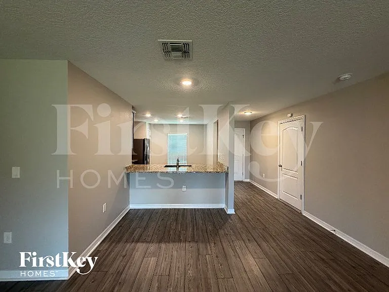 280 Edgevale Rd SE — Photo 5
