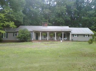 410 S Middleton St, Robbins, NC 27325