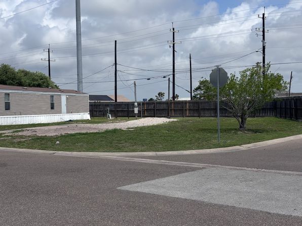 401 Red Oak #402