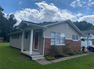17 Dallas Ave, Madison, WV 25130