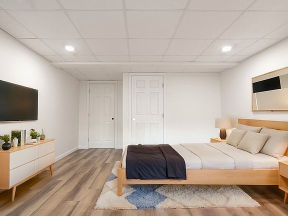 1st floor bedroom room with en-suite bathroom. Plenty of natural light, hardwood flooring, and recessed lighting.