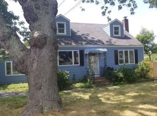 427 S 14th St, Lindenhurst, NY 11757