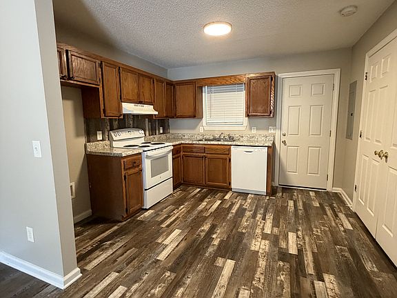3rd image of 264 Meadowbrook Rd