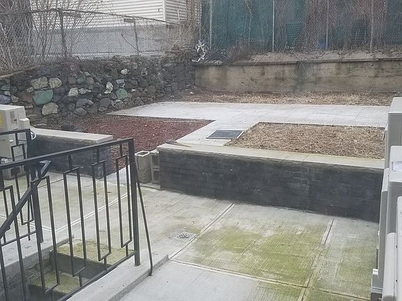 2nd image of 239 Montrose Ave APT 1R