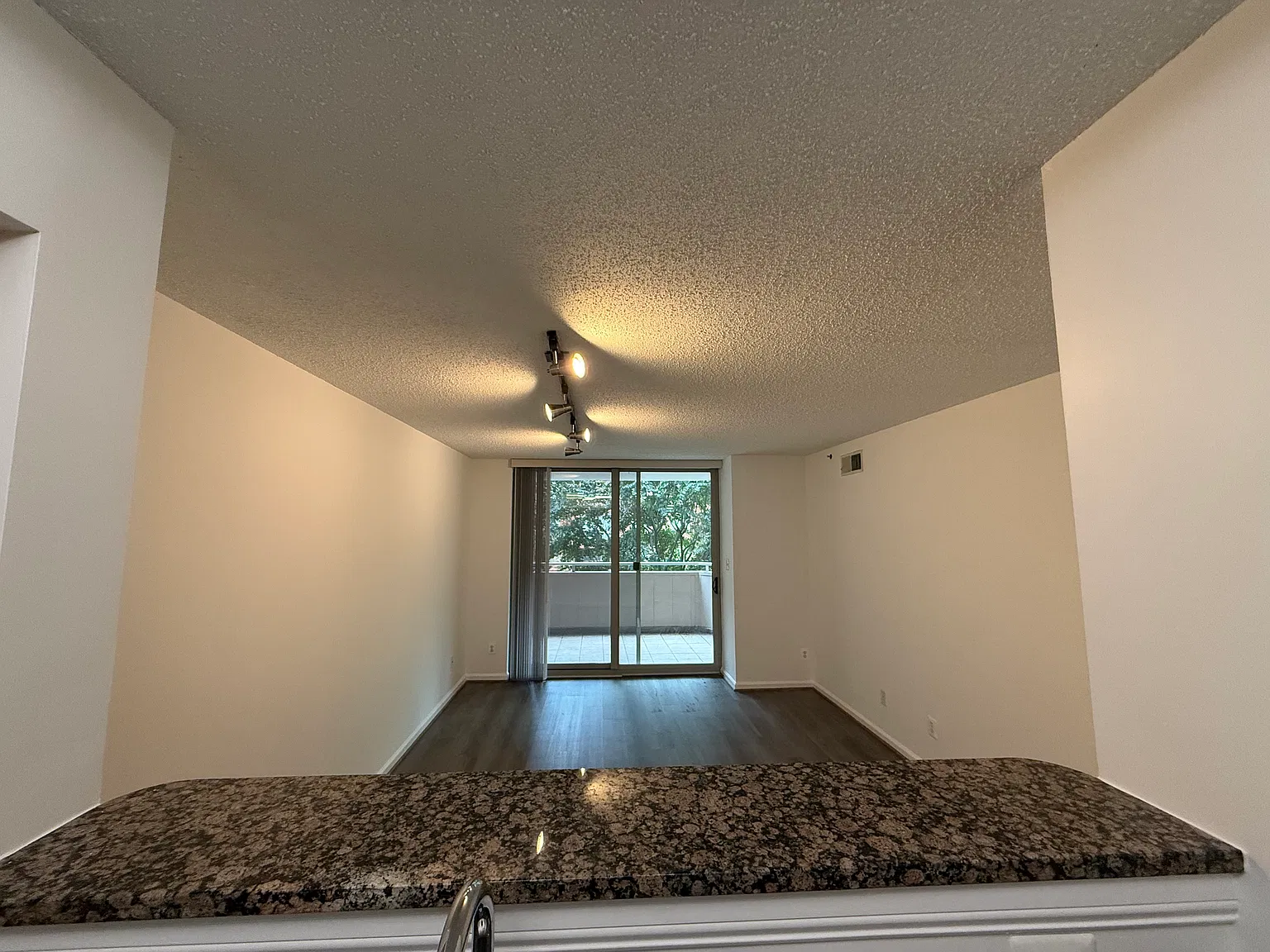 1 bed, 690 sqft, $2,500 — Photo 2
