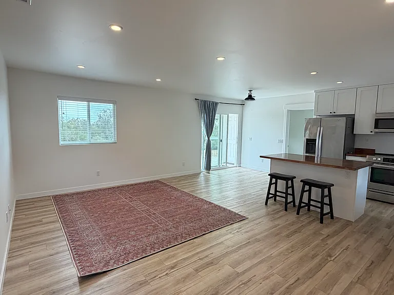 495 Beavercreek Ln #A — Photo 2