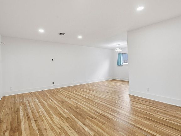 5th image of 1219 Wisterwood Dr