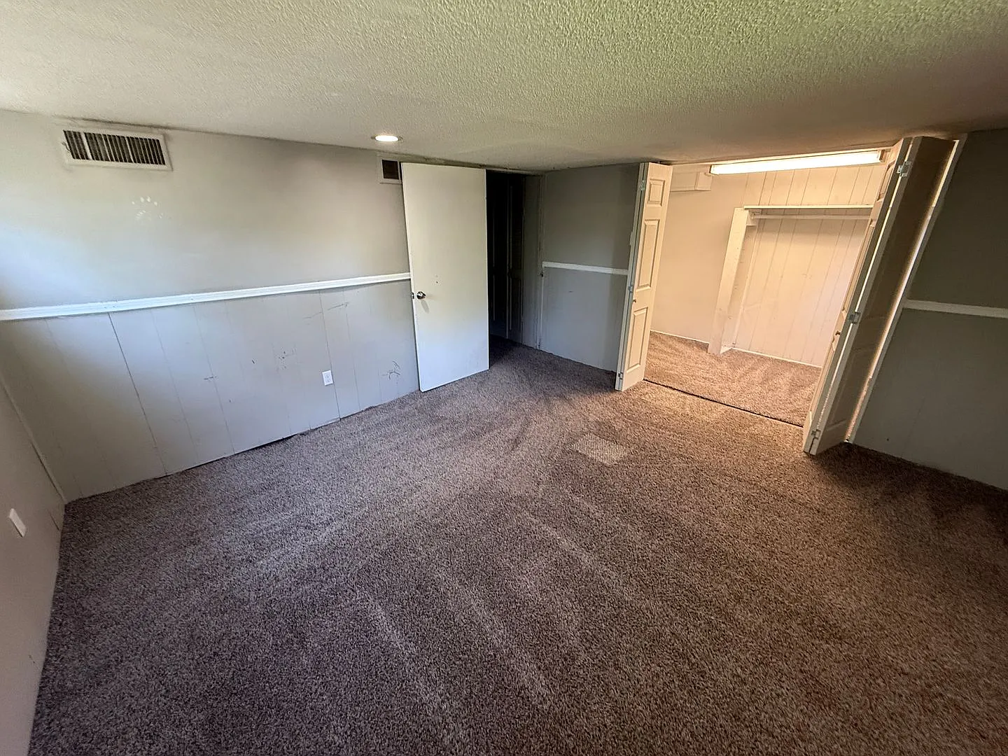 5-Bedroom, 3 Bath Single Family for Rent in Kansas City, MO | Attached Garage & Modern Kitchen — Photo 4