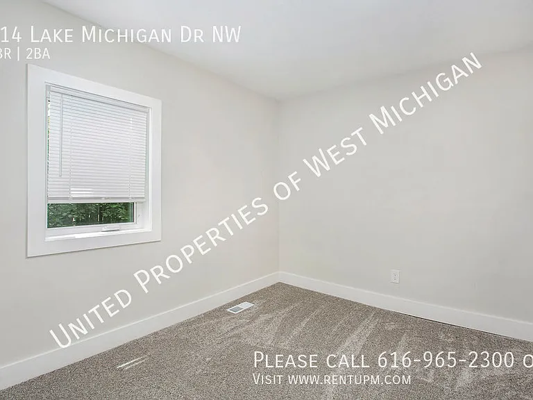 614 Lake Michigan Dr NW — Photo 6