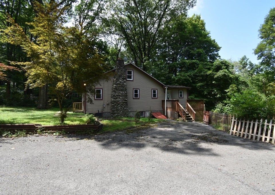 1st image of 16 Woodland Cir S