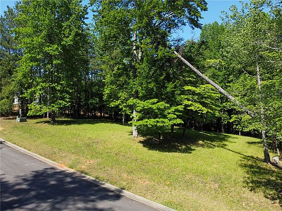 3rd image of 109 Belle Oaks Ct