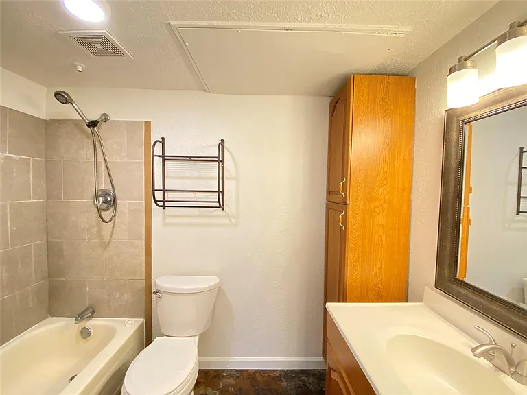 1112 Lawrence St #13 — Photo 6