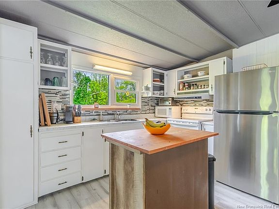 5th image of 304 Governor Ln