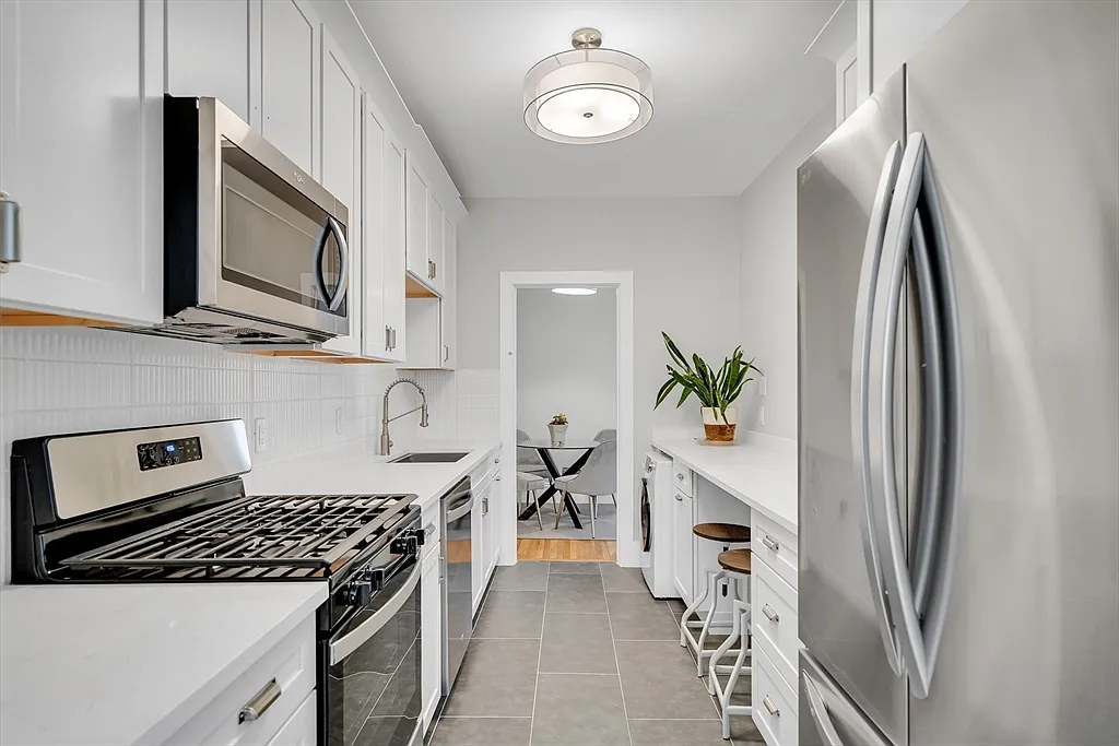 2 bed, 1000 sqft, $5,000 — Photo 2