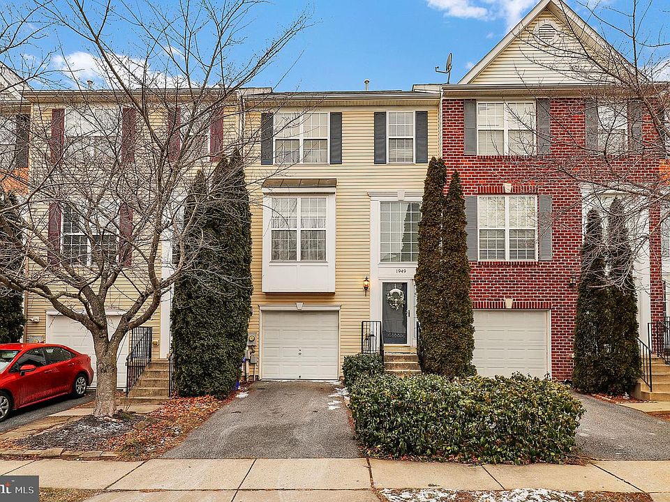 1st image of 1949 Fieldstone Way