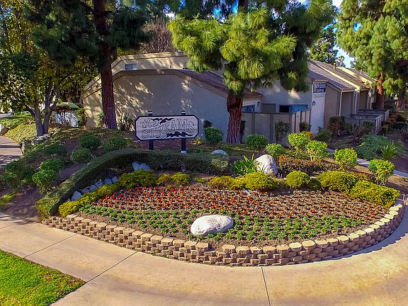 The Streams Apartment Homes Front Garden