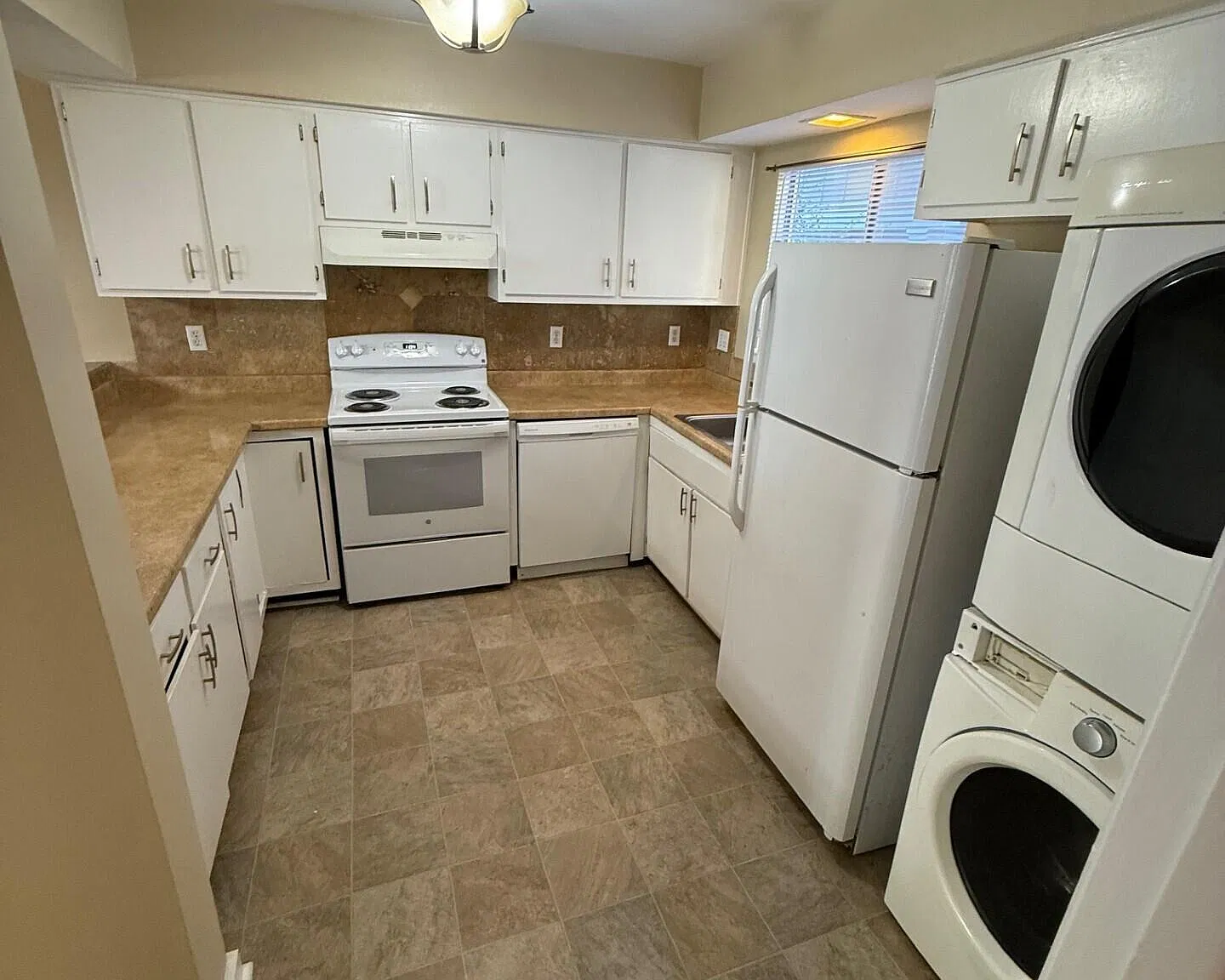 7106 Longstreet Dr — Photo 4