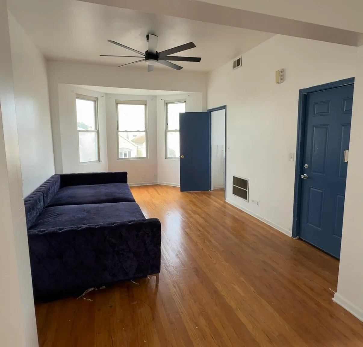 2 bed, 900 sqft, $1,800 — Photo 1
