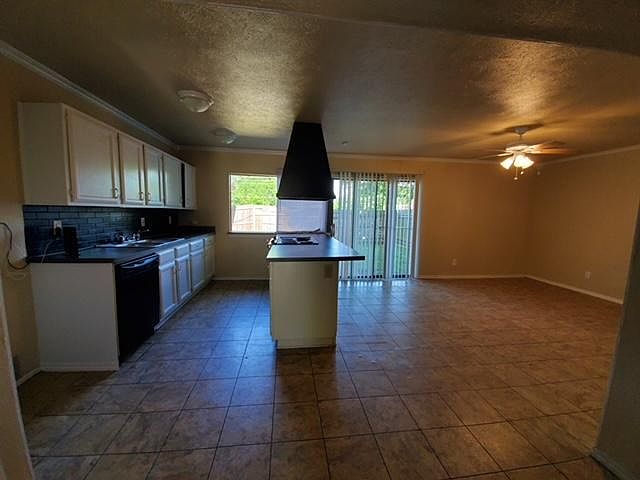 1st image of 525 Faye St