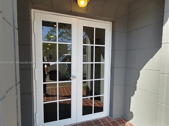 4th image of 1629 SW 6th St #4