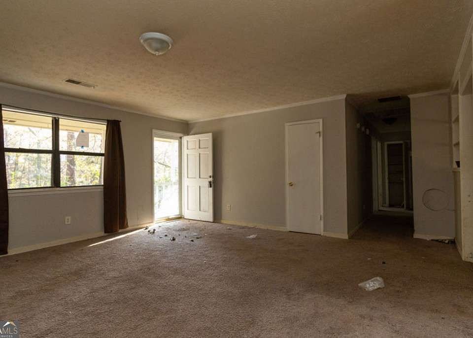 2nd image of 137 Spring Valley Cir