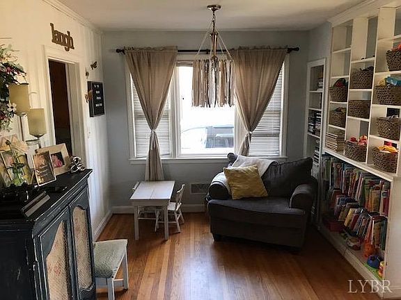 3rd image of 1015 Oakmont Cir