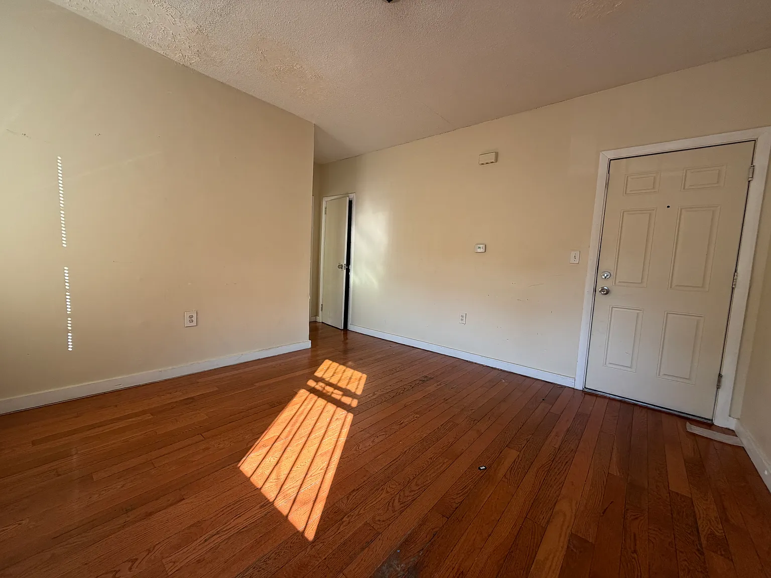 2 bed, 770 sqft, $1,345 — Photo 2