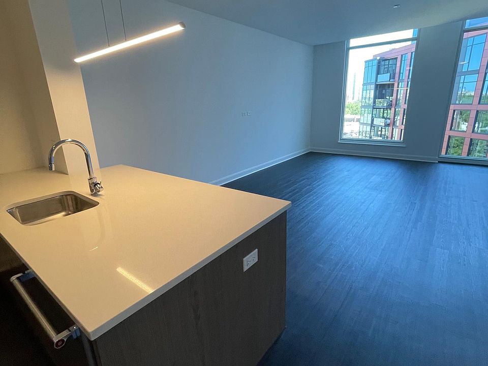 1st image of 953 W Montana St #1015