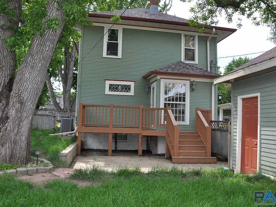 2nd image of 806 S Dakota Ave
