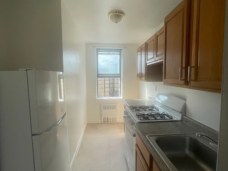 Grand Ave — Photo 6