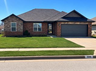 886 E Melton Rd, Ozark, MO 65721