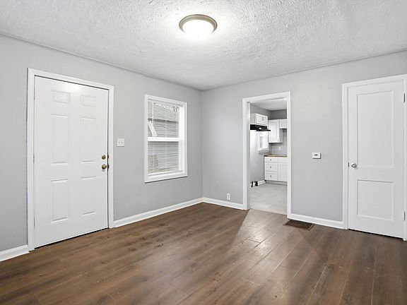4th image of 1035-1037 N Centennial St