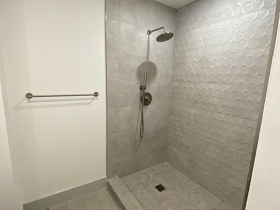 3rd image of 1055 NE 126th St #300