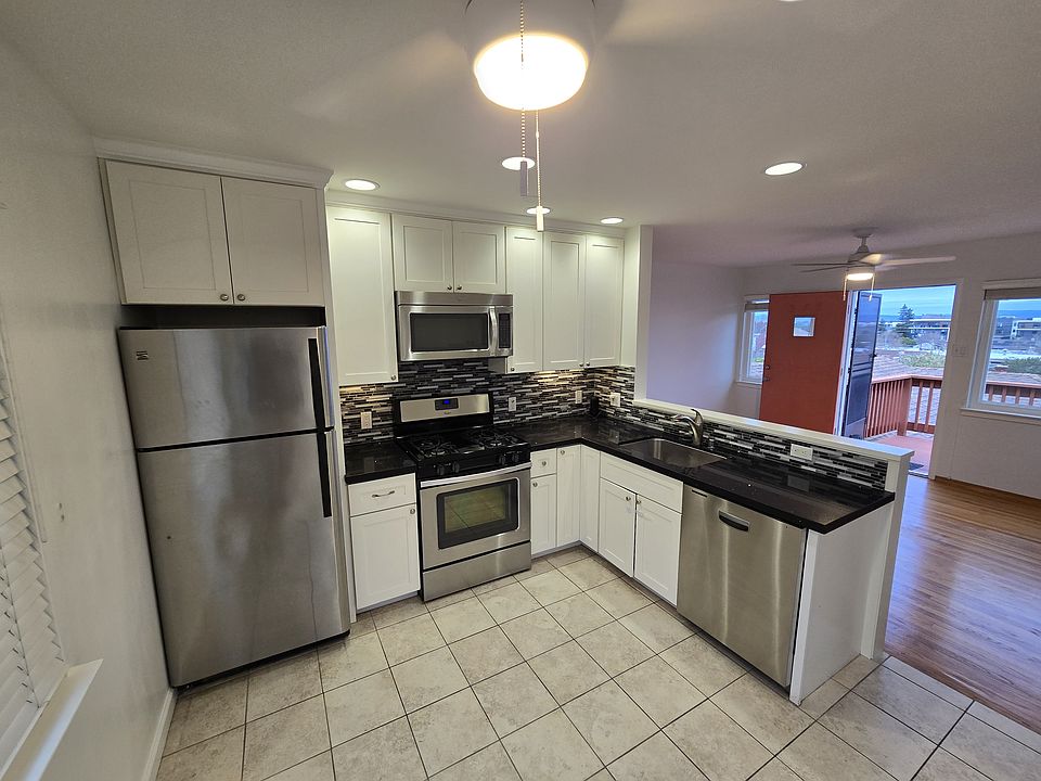 1st image of 875 Laurel Ave
