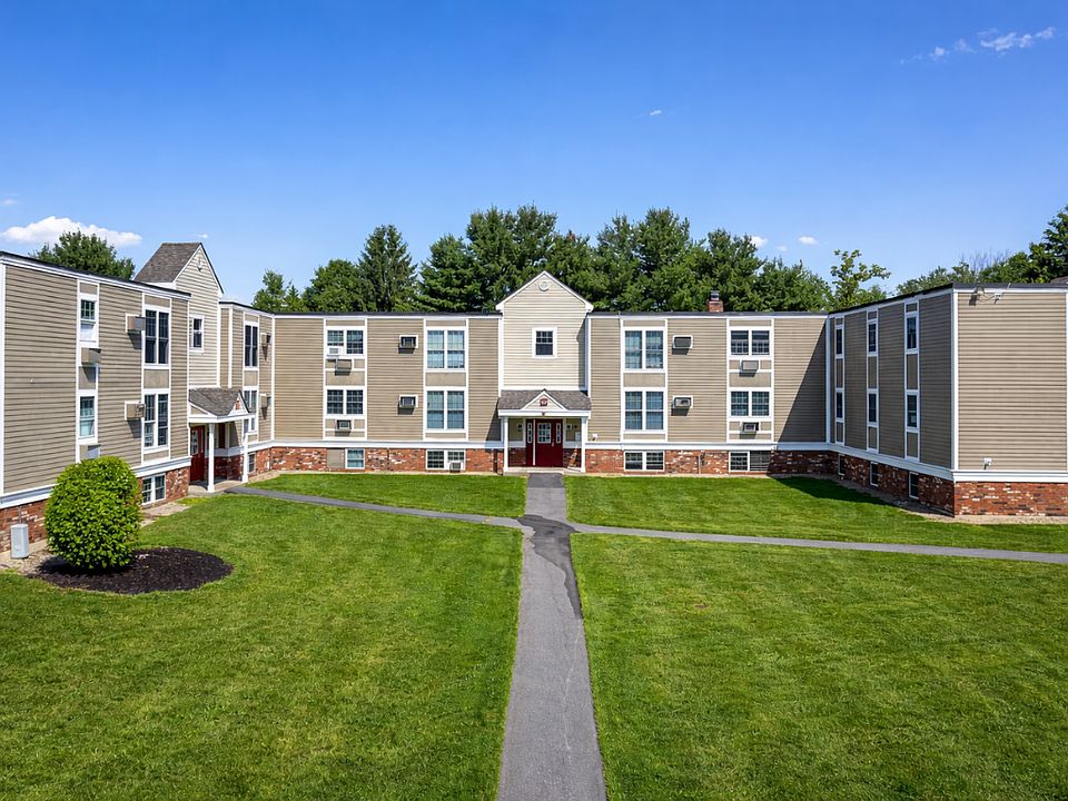 Beautifully landscaped community just minutes from UMass Amherst.