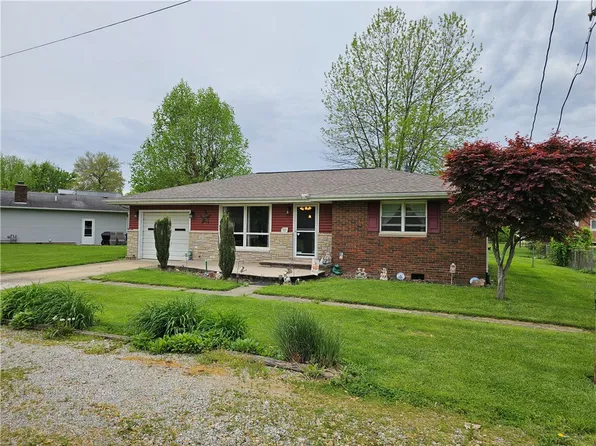 207 S Broadway St, Greenup, IL 62428