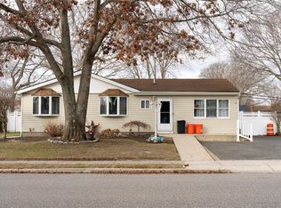 14 Imperial Dr, Selden, NY 11784
