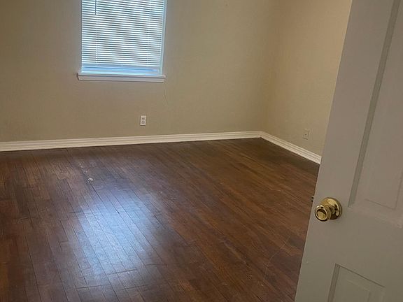 5th image of 217 W Eldred St