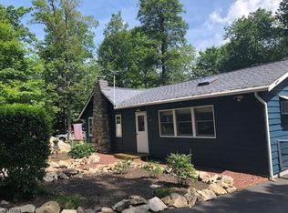 204 Acushnet Rd, Highland Lakes, NJ 07422