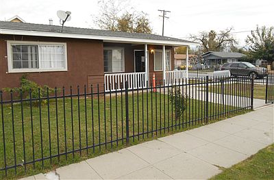 1st image of 812 W 10th St