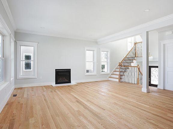 3rd image of 110 Cedarberry Ln