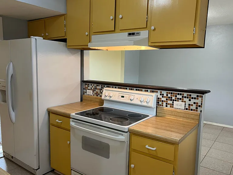 402 Thompson Dr — Photo 15