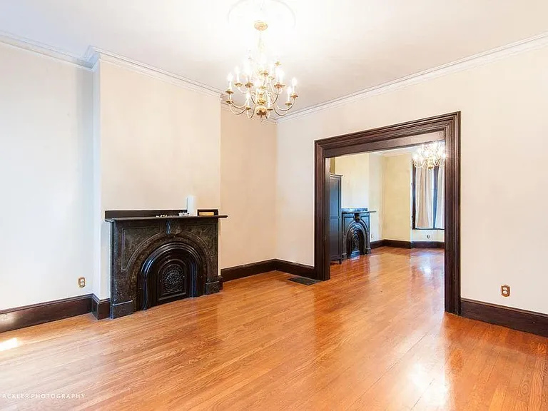 527 E 4th St #1 — Photo 9
