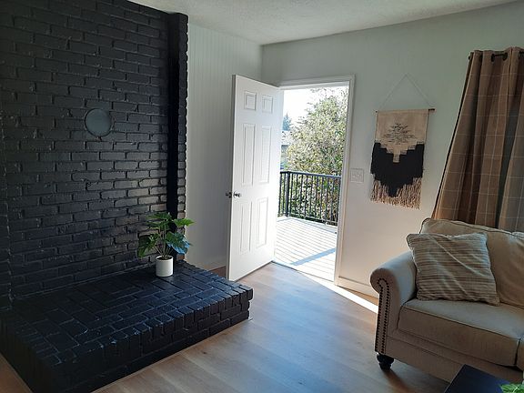 4th image of 1039 NE Grant St #1039