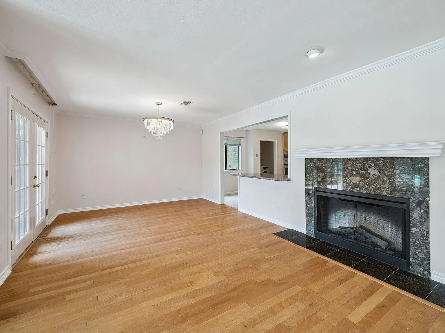 4 bed, 2.5 bath, 2931 sqft, $5,250 — Photo 4
